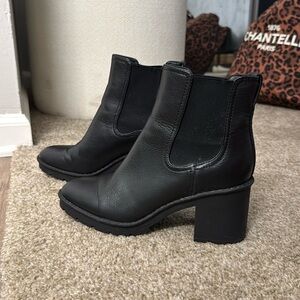 Vince black Chelsea boots